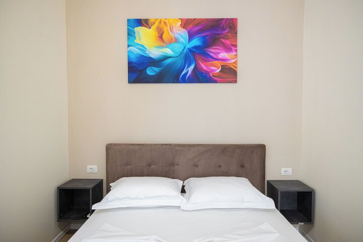 Room 7 of 110