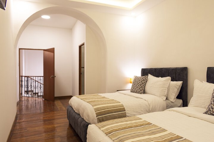 Room 7 of 27