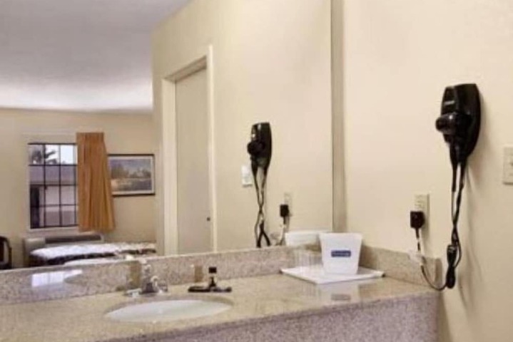Bathroom sink