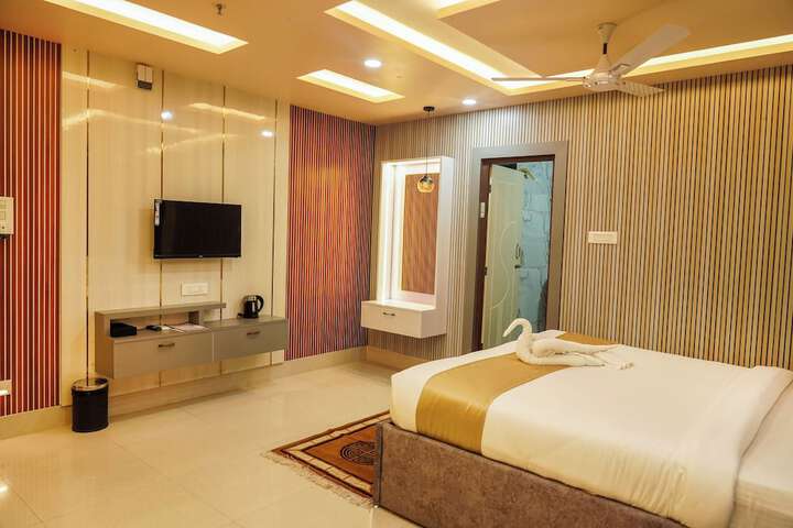 Room 8 of 43