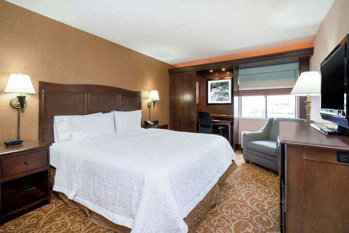 1 King Bed (7 of 17)