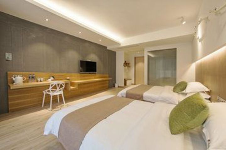 Room 104 of 156