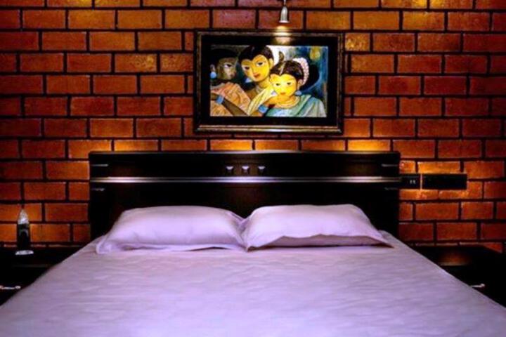 Room 2 of 6