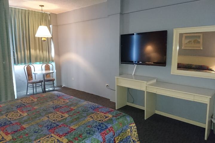 Room 9 of 37