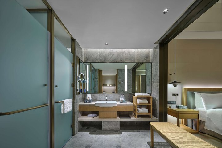 Room 15 of 33