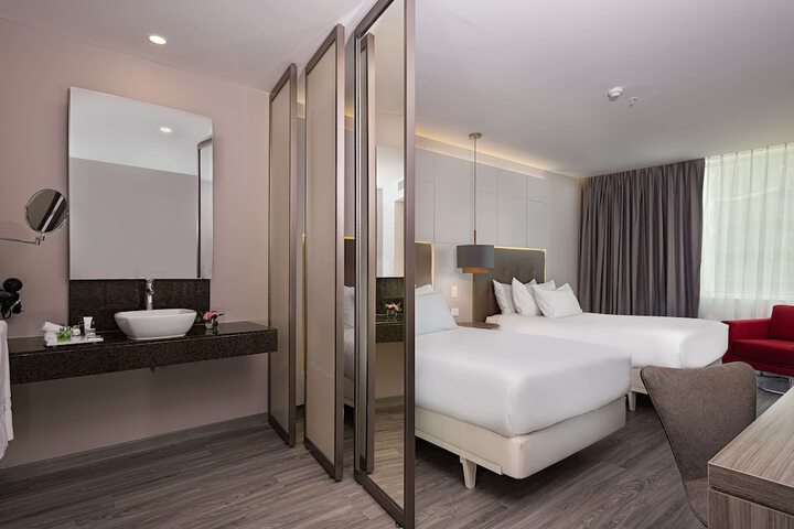 Room 10 of 40