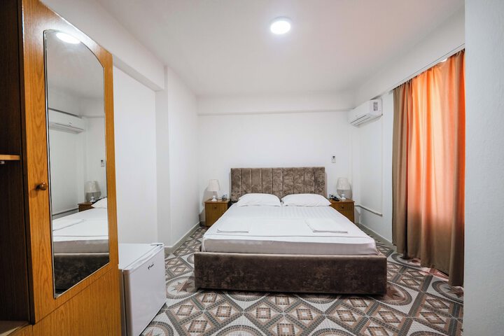 Room 15 of 53