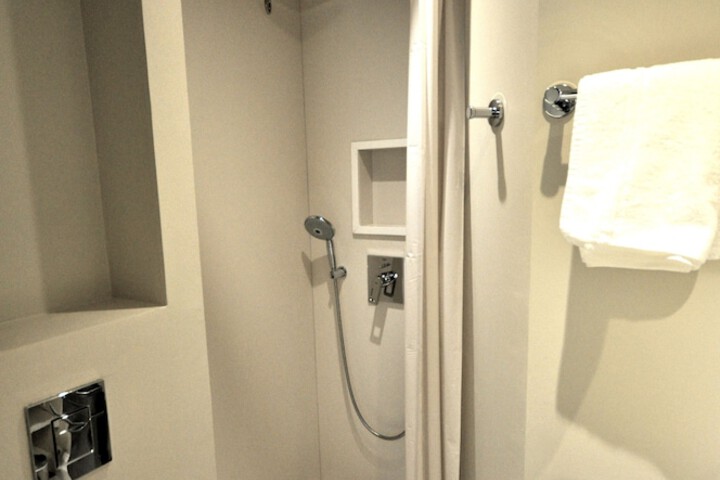 Room 58 of 77