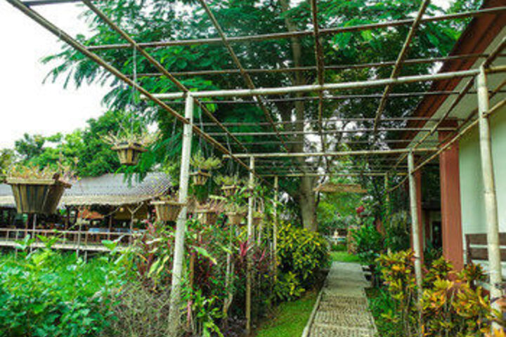 Hotel Exterior 42 of 136