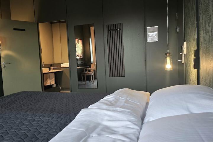 Room 22 of 54