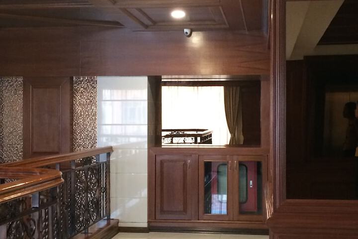Ballroom/Hall 48 of 56