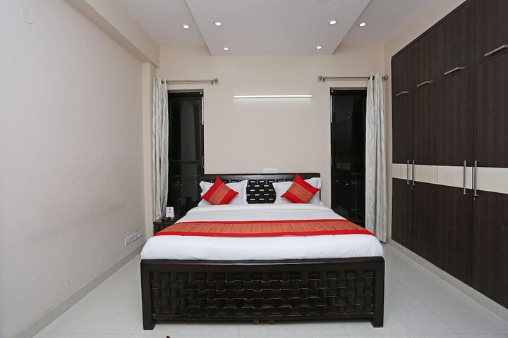 Room 7 of 16