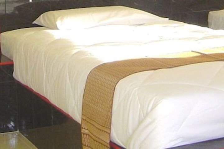 Room 8 of 68