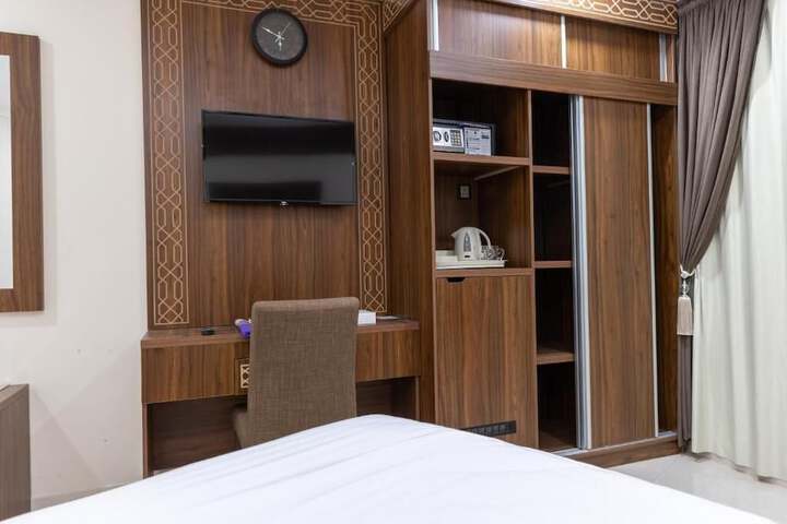 Room 14 of 37