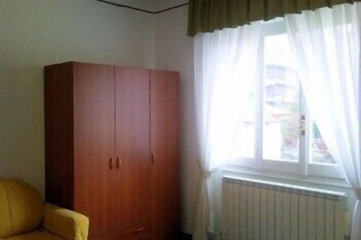 Room 5 of 19