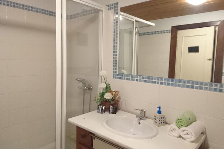 Room 2 of 17