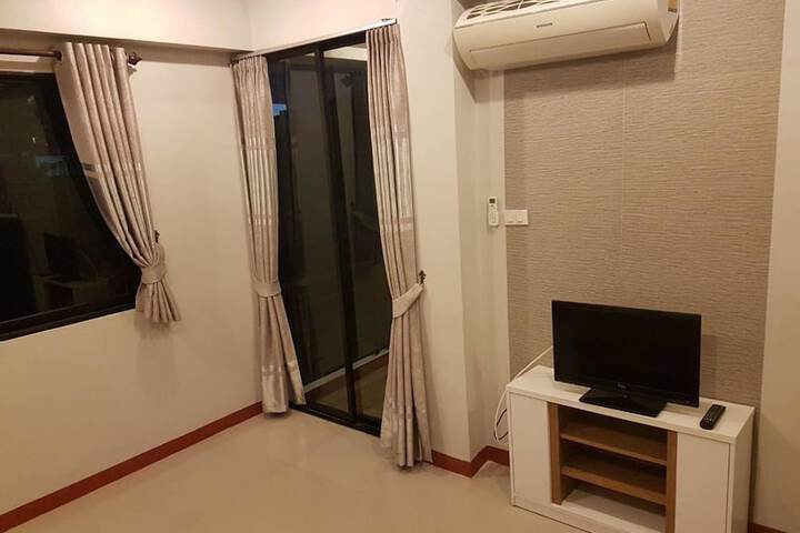 Room 6 of 13