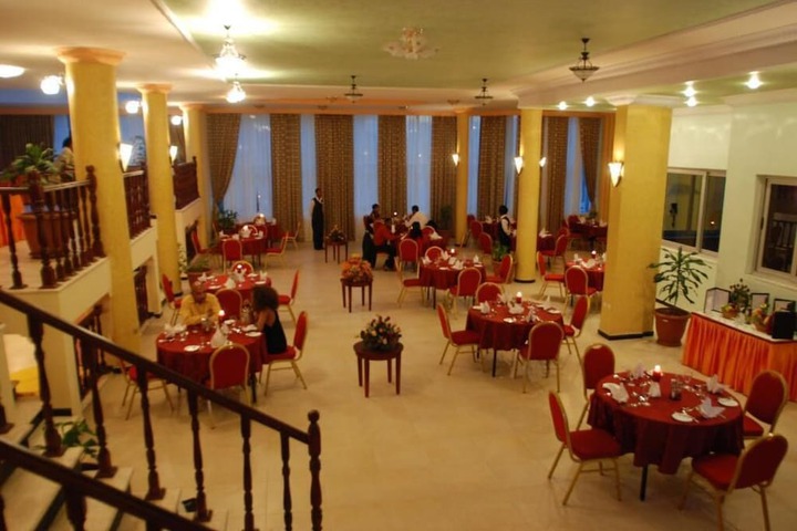 Dining 47 of 61