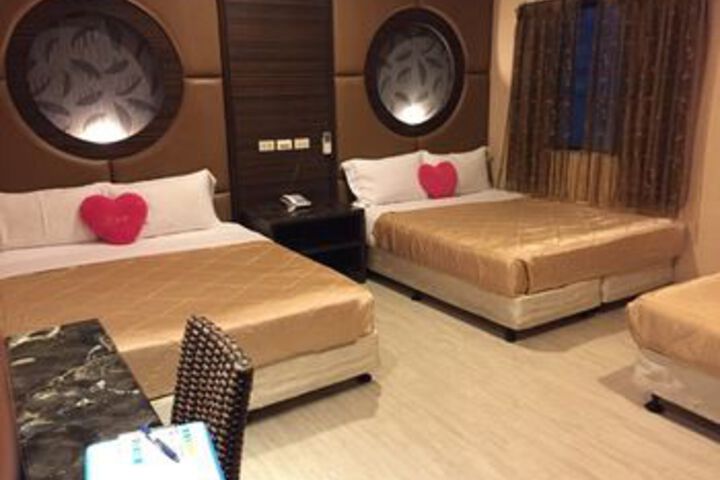 Room 4 of 27