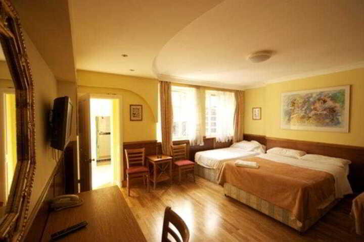 Room 8 of 10