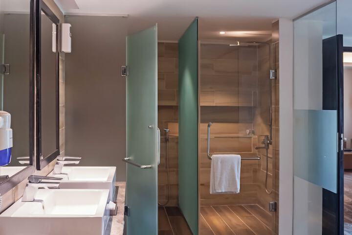 Room 45 of 102