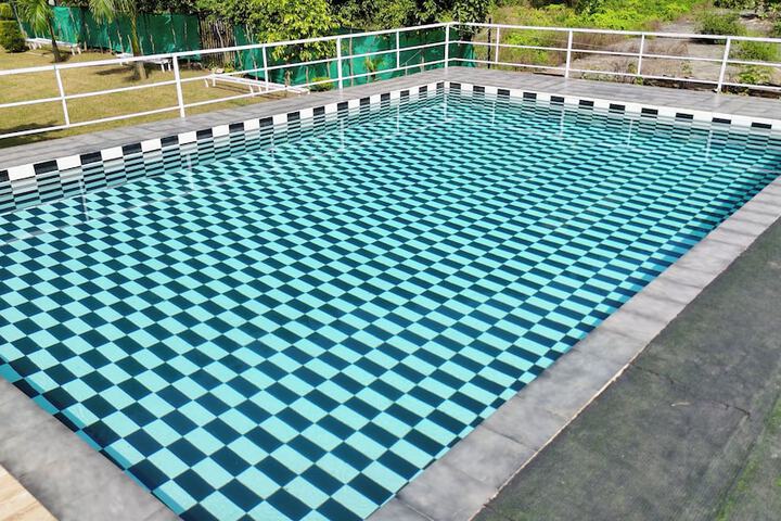 Pool 21 of 47