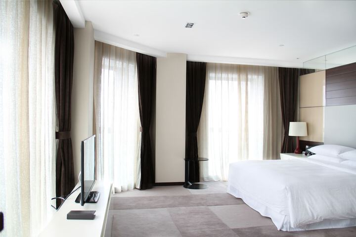 Room 5 of 106