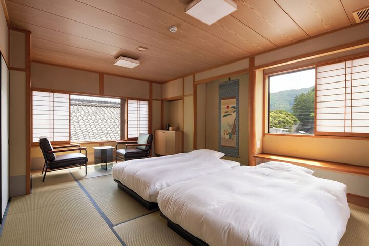 Room 10 of 20