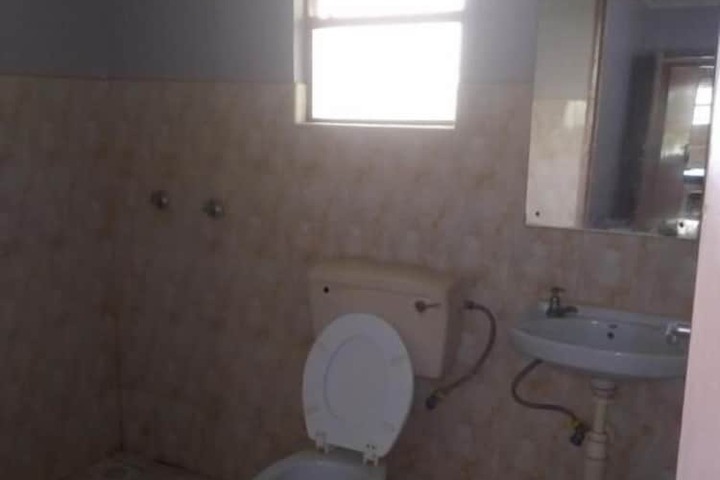 Room 8 of 18