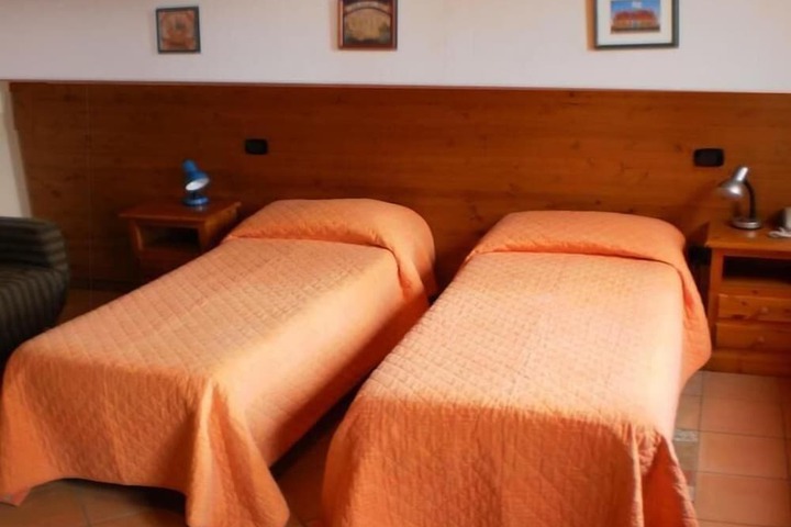 Room 4 of 36