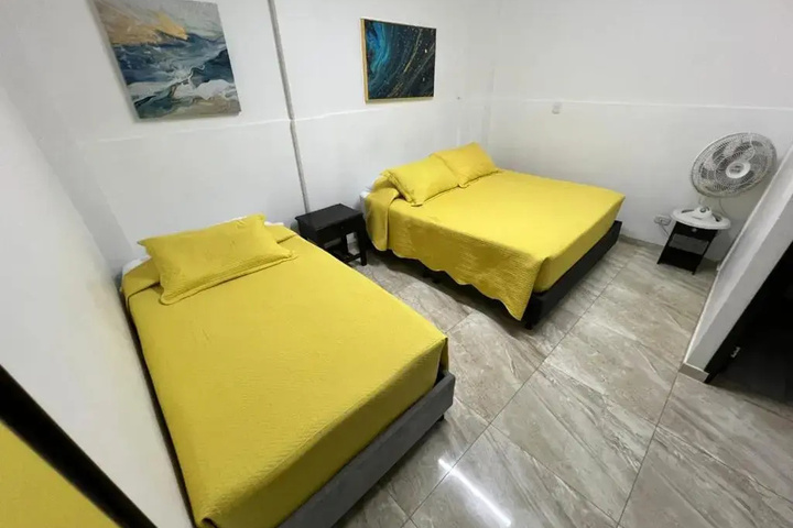 Room 7 of 12