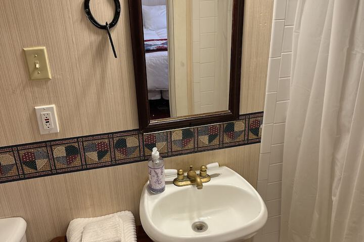 Room 28 of 42