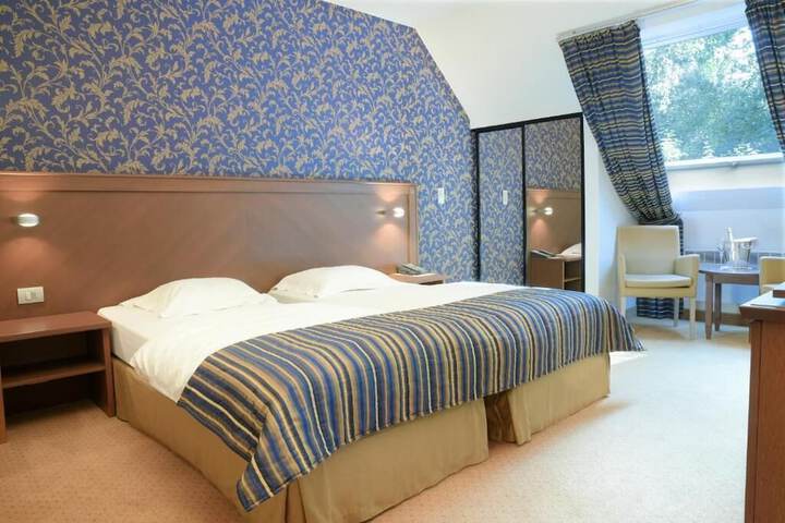 Room 3 of 56