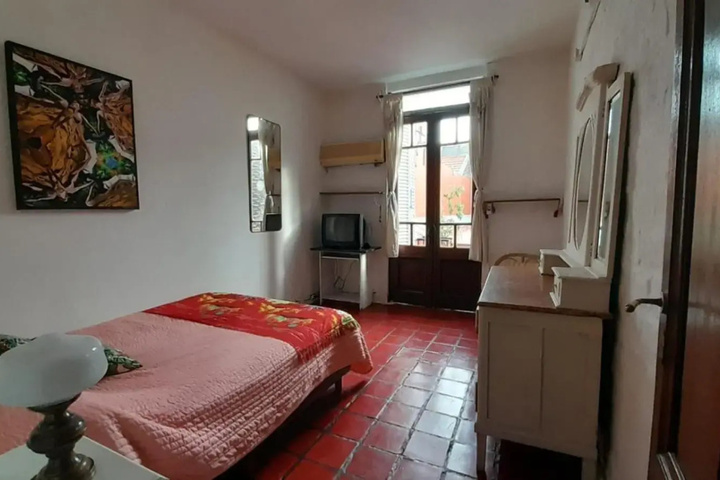Room 2 of 17