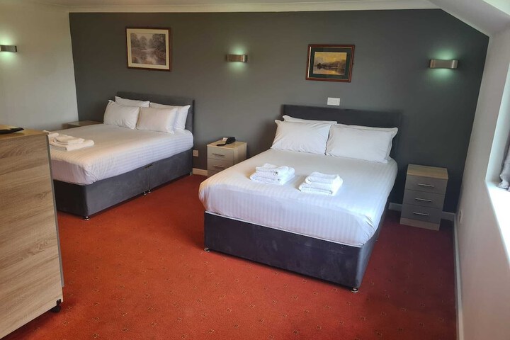Room 13 of 33