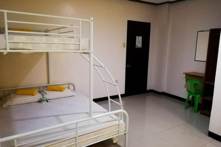 Room 8 of 11