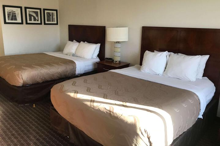 2 Queen Beds Mobility Accessible (7 of 11)