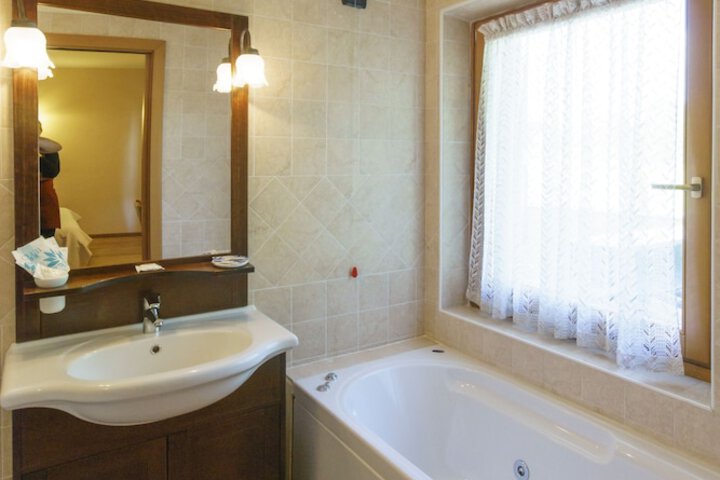 Room 11 of 26