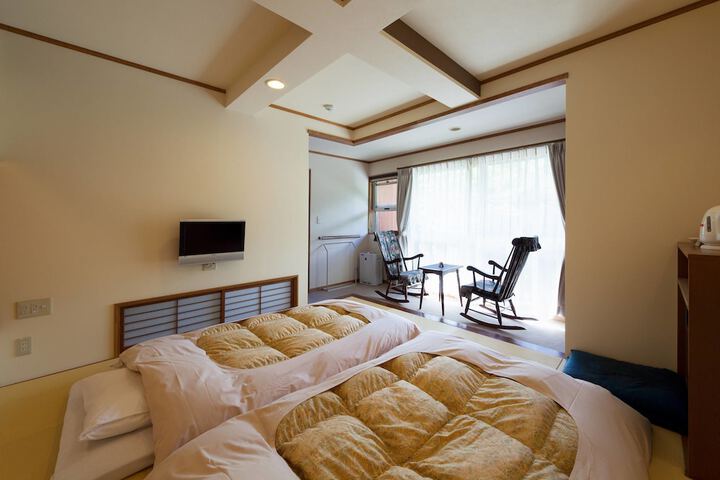 Room 4 of 33