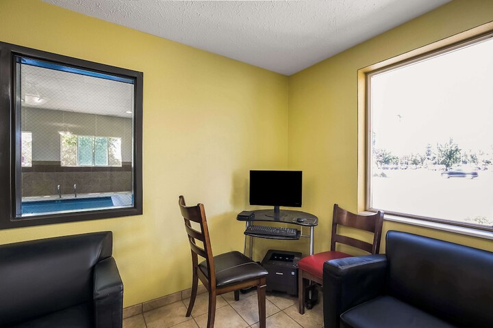 Business Center 28 of 31