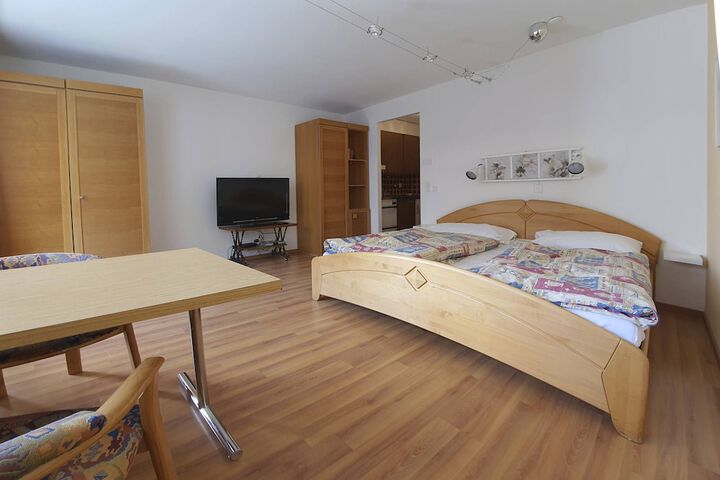 Room 4 of 39
