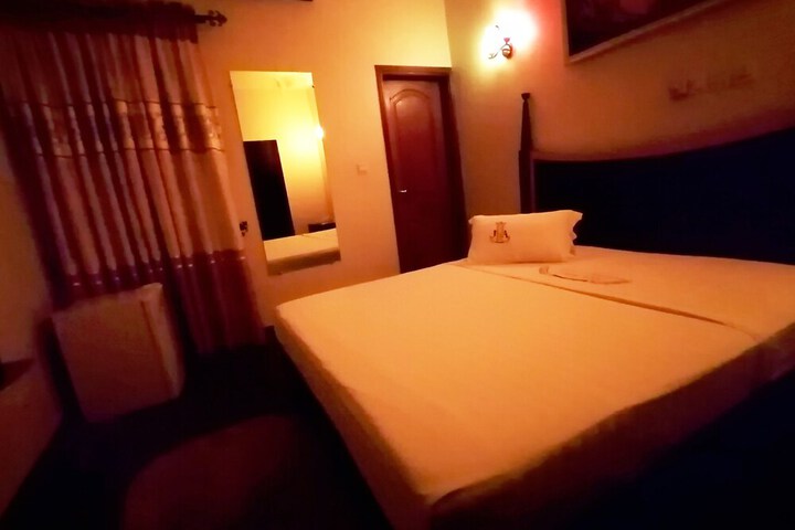 Room 6 of 29