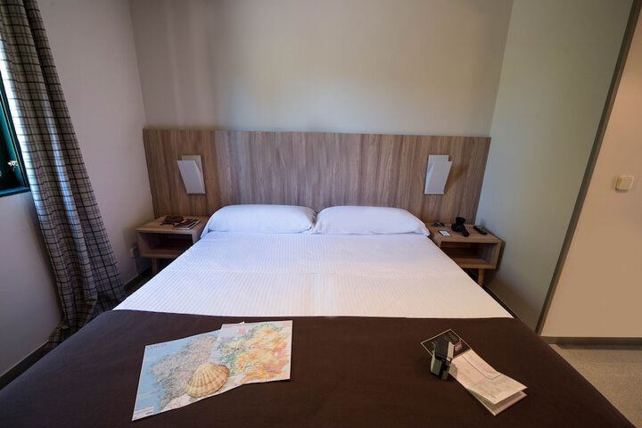 Room 9 of 33