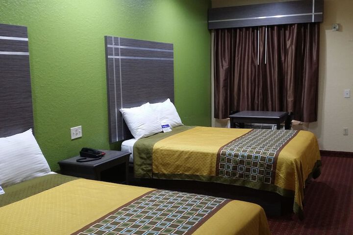 Room 8 of 18
