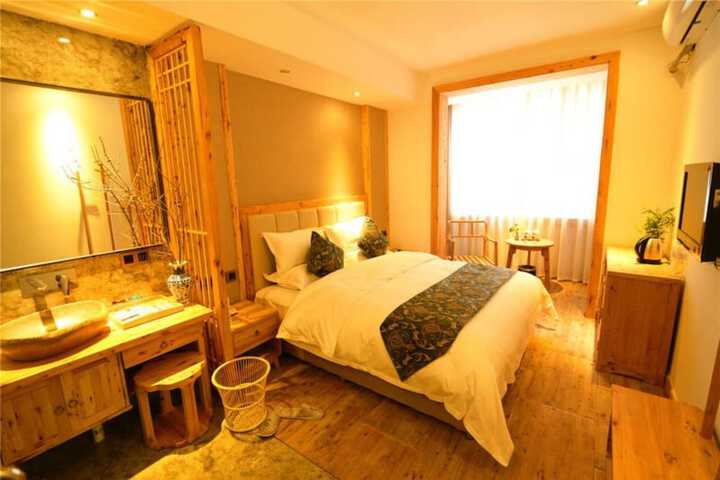 Room 7 of 16