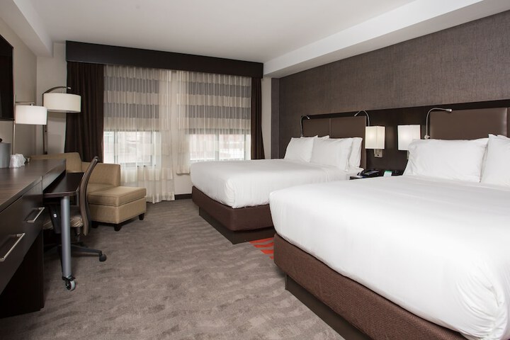 1 Queen Bed (1 of 12)