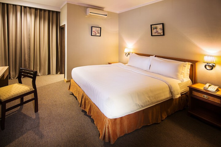 Room 13 of 34