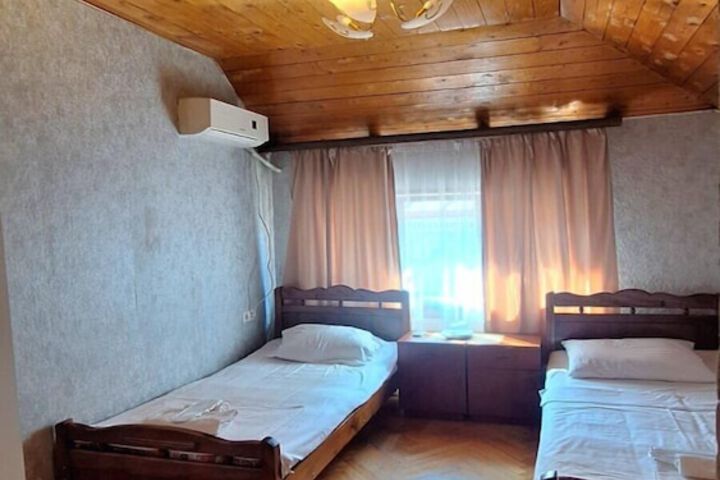 Room 14 of 50