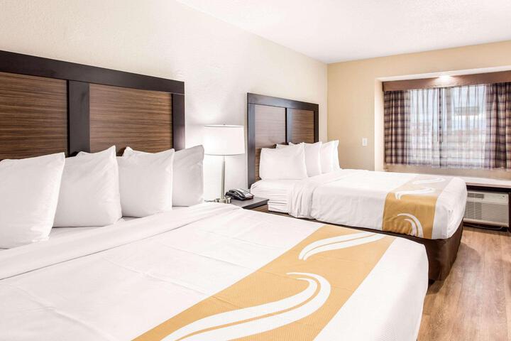 2 Queen Beds (2 of 15)