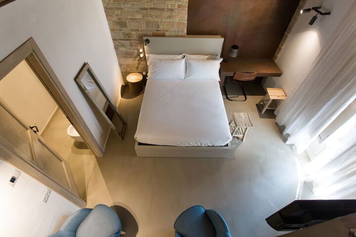 Room 10 of 85